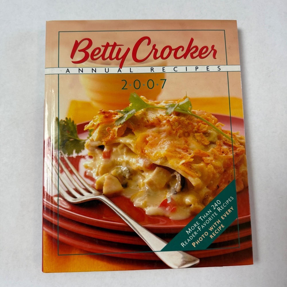 Betty Crocker Annual Recipes 2007 Hardcover Cookbook with Bonus Booklet Insert‎